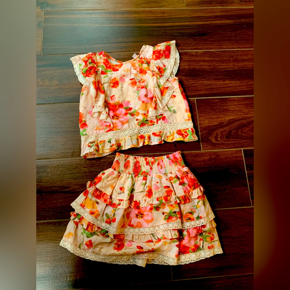 Franki by Francesca’s cute matching blouse/skirt set